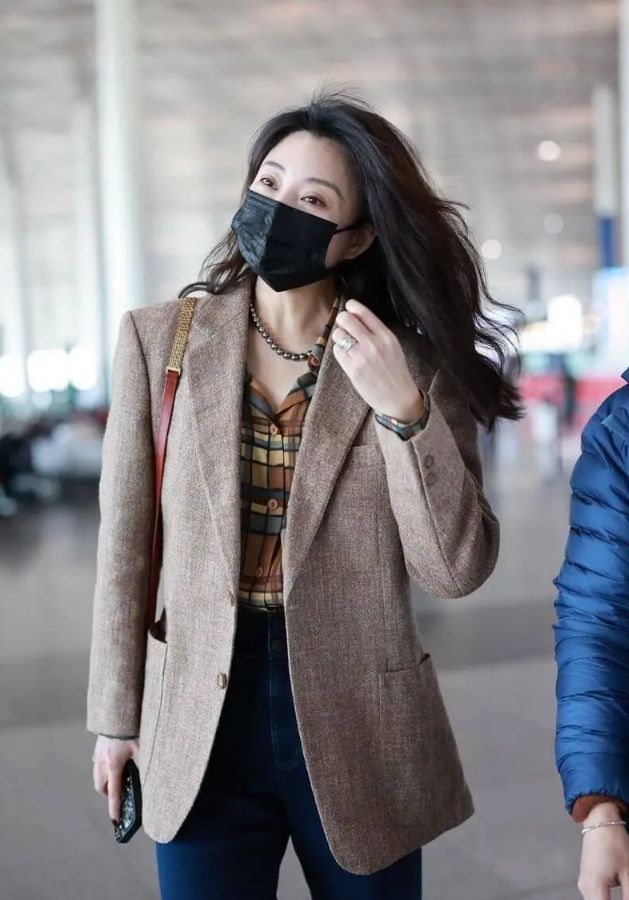 ！很值得中年女性借鉴时尚、优雅还减龄瓦力游戏试玩被45岁殷桃的穿搭惊艳到(图11)