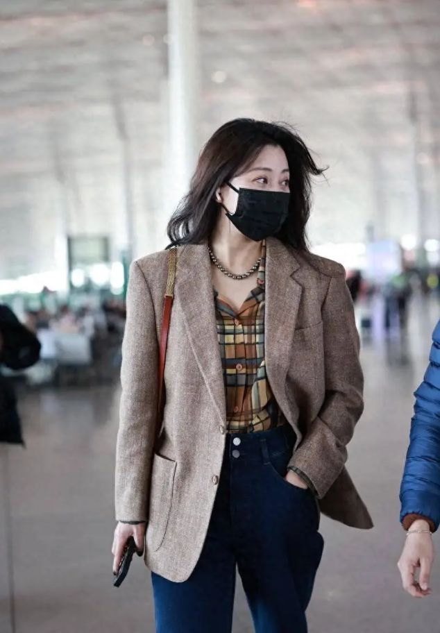 ！很值得中年女性借鉴时尚、优雅还减龄瓦力游戏试玩被45岁殷桃的穿搭惊艳到