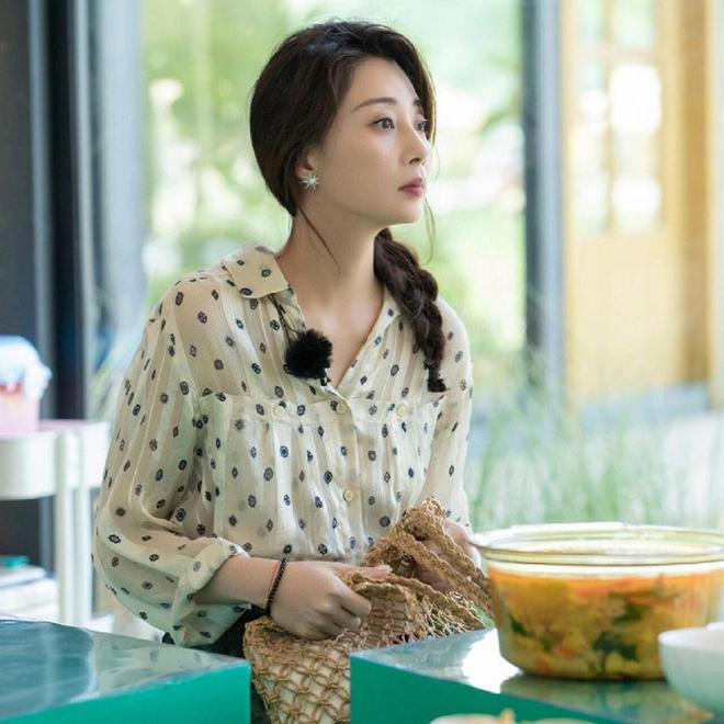 ！很值得中年女性借鉴时尚、优雅还减龄瓦力游戏试玩被45岁殷桃的穿搭惊艳到(图2)