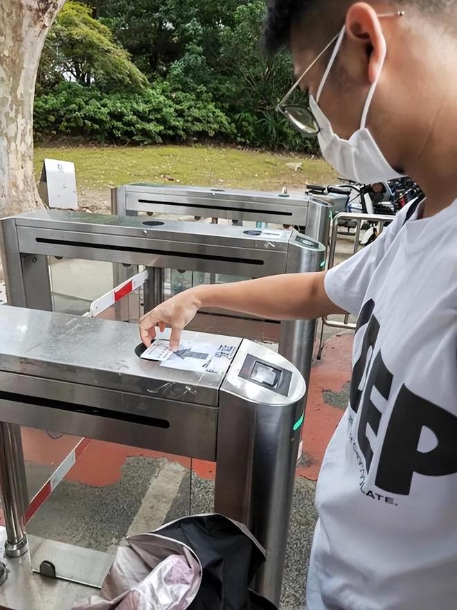 女生家属曝内幕早就分手男生性格极端瓦力棋牌游戏大三情侣坠楼双亡后续(图6)