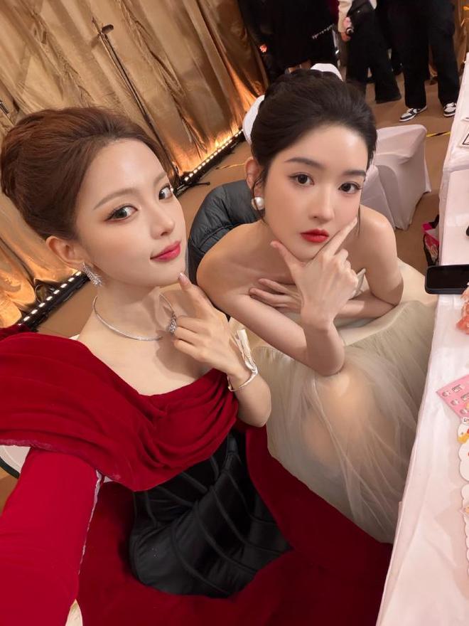 美貌”!穿白色抹胸裙佩戴珍珠耳环好美瓦力娱乐棋牌王玉雯被赞拥有“珍珠般的(图2) 美貌”!穿白色抹胸裙佩戴珍珠耳环好美瓦力娱乐棋牌王玉雯被赞拥有“珍珠般的(图2)