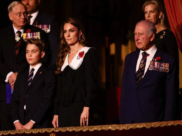 娃领大衣清新脱俗乔治王子当护花使者瓦力棋牌游戏凯特王妃走少女路线娃(图5)