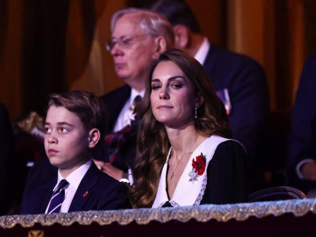 娃领大衣清新脱俗乔治王子当护花使者瓦力棋牌游戏凯特王妃走少女路线娃(图6)