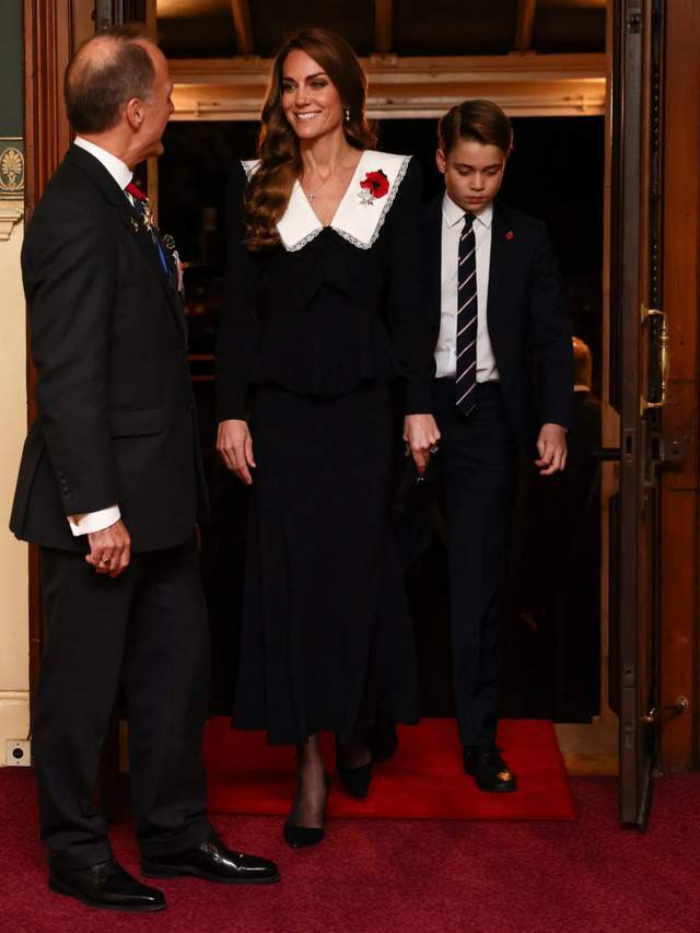 娃领大衣清新脱俗乔治王子当护花使者瓦力棋牌游戏凯特王妃走少女路线娃(图8)