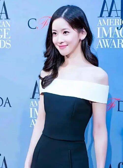 搜：身价600亿早已不只是刘强东妻子瓦力棋牌章泽天775万天价耳环上热(图2)