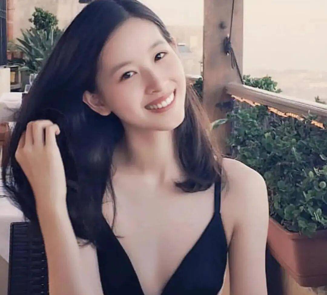 搜：身价600亿早已不只是刘强东妻子瓦力棋牌章泽天775万天价耳环上热(图1)