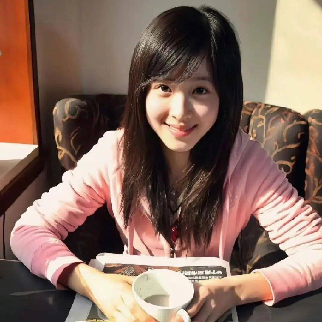 搜：身价600亿早已不只是刘强东妻子瓦力棋牌章泽天775万天价耳环上热(图5)